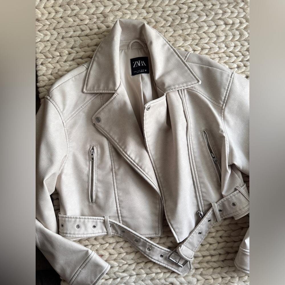 NWOT / ZARA FAUX LEATHER BIKER JACKET / SIZE M
